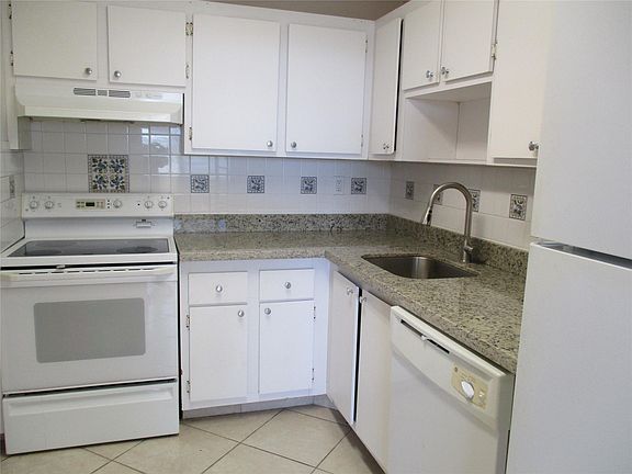 4th image of 2761 Taft Street #312