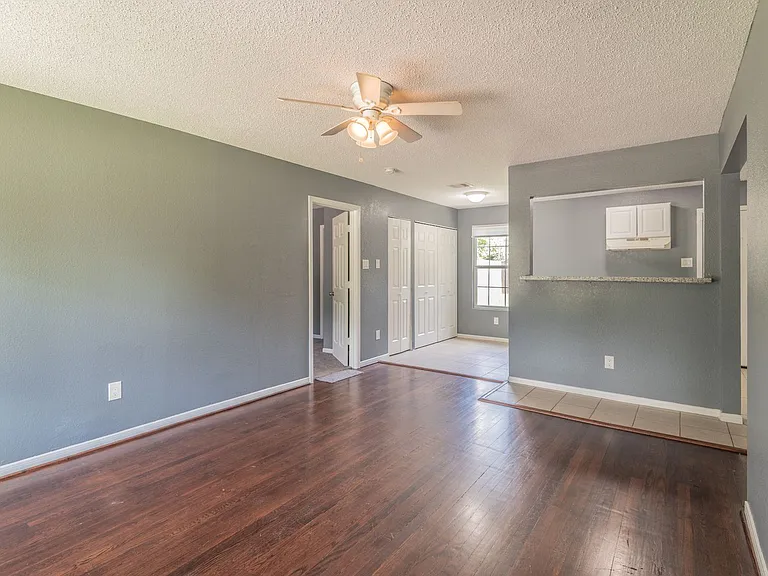 5407 Thrush Dr — Photo 2