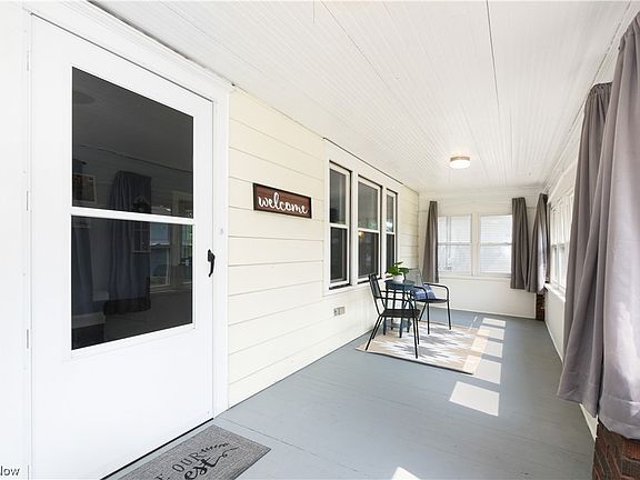 4th image of 2674 6th St