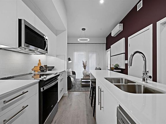5th image of 310 N 15th Ave SW #516