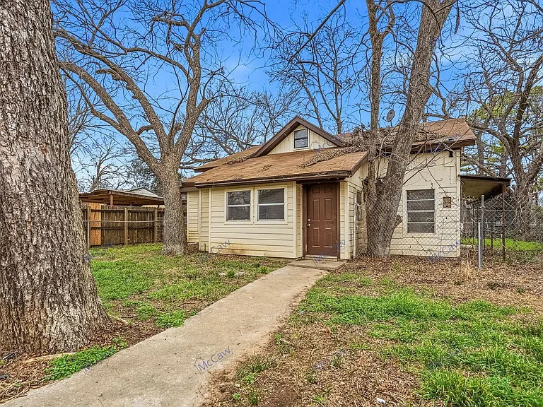508 W Lone Star Ave — Photo 2