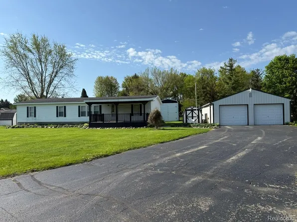 5455 Monticello Dr, Lapeer, MI 48446