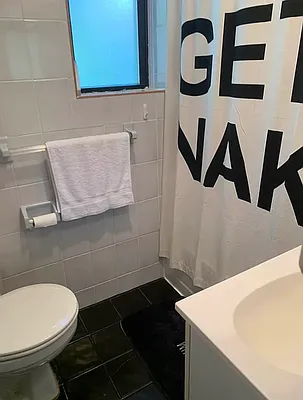 Rented by M.Grossman R.E. Management | media 17