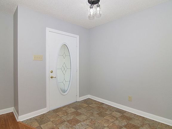 3rd image of 6863 Woodland Heights Dr