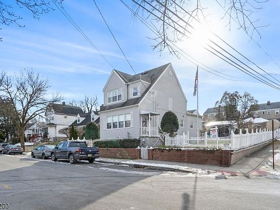 2nd image of 43 Wallace St