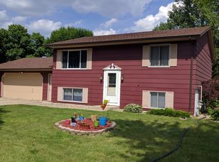 5908 W Cheyenne Dr, Sioux Falls, SD 57106