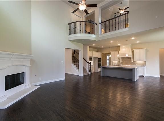 3rd image of 2304 Vaquero Ln
