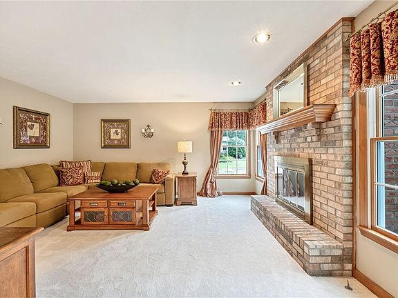 5th image of 125 Pinehurst Dr