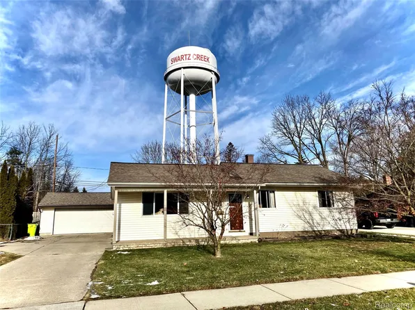 8474 Chesterfield Dr, Swartz Creek, MI 48473