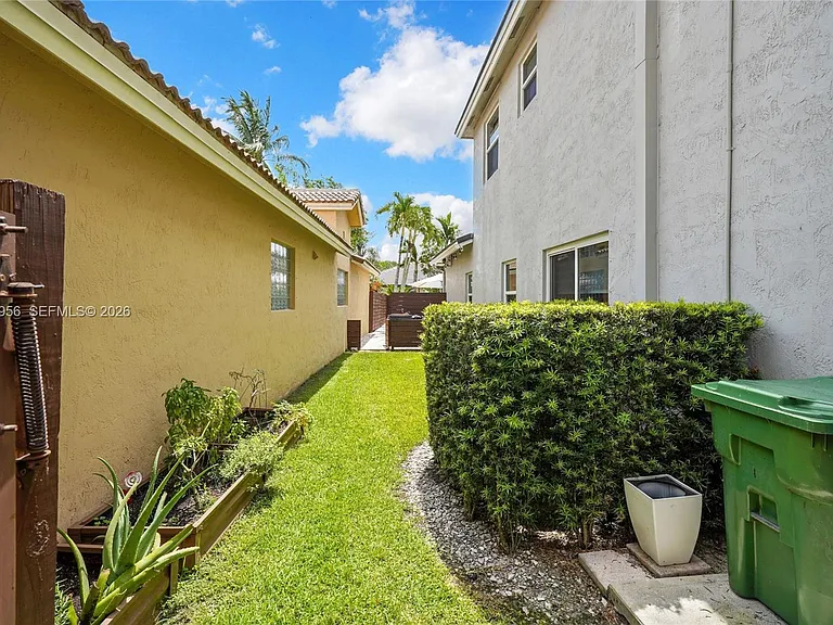 4152 Sapphire Ter — Photo 42