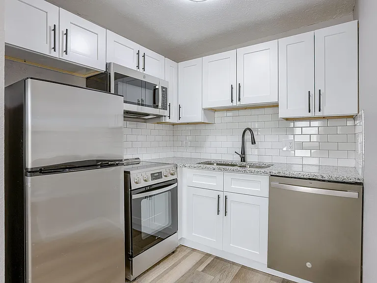 210 S 24th St #202 — Photo 1