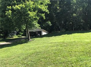 344 Cross Lanes Dr, Nitro, WV 25143