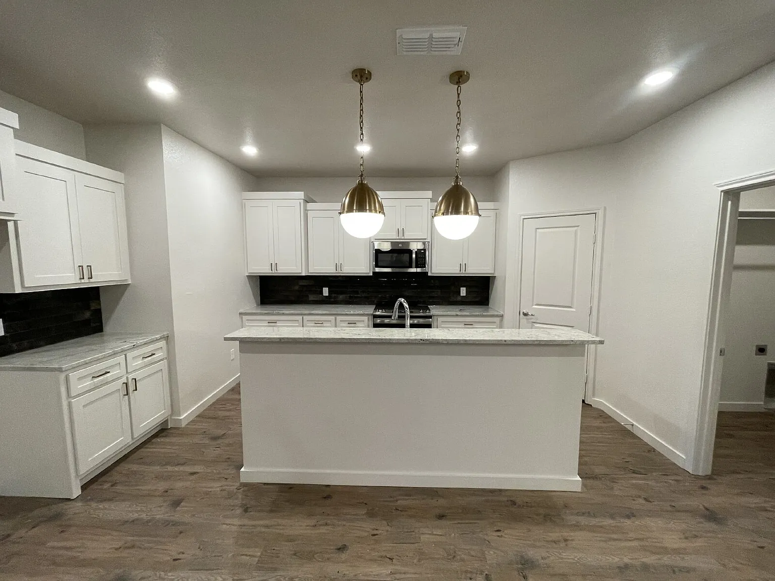 3 bed, 2.0 bath, 1492 sqft, $1,750 — Photo 3