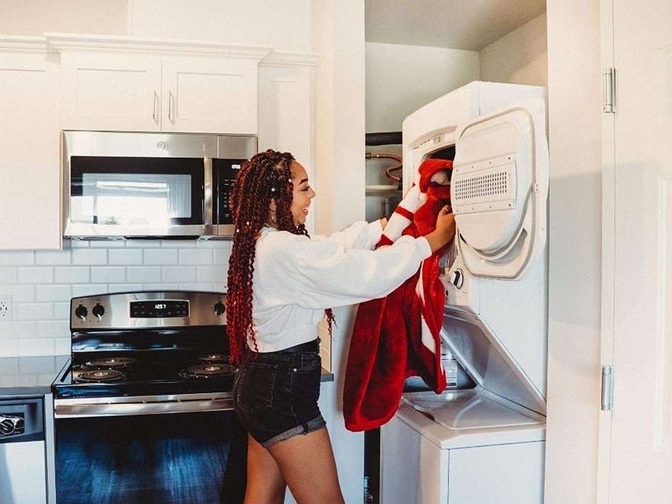 Kitchen and Washer/Dryer