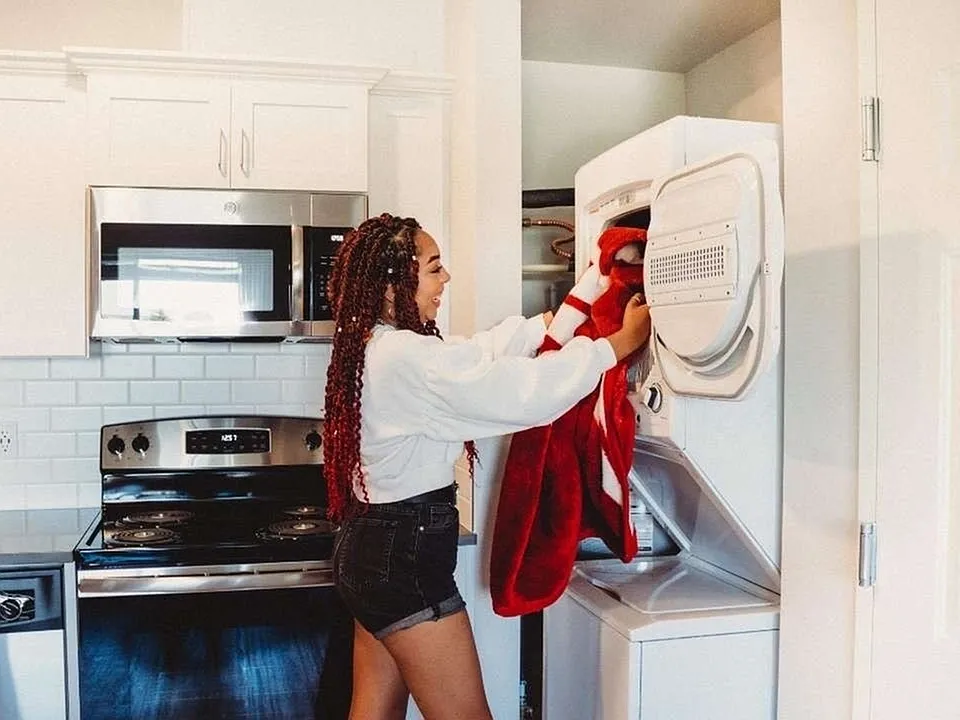 Kitchen and Washer/Dryer