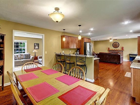4th image of 3051 Parmalee Dr