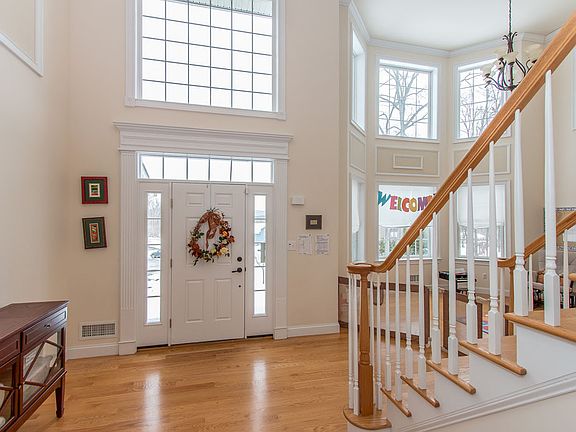3rd image of 102 Winding Brook Ct