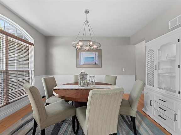 5th image of 104 Barrington Lake Dr