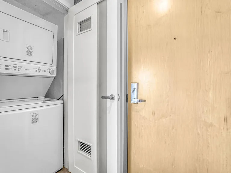 Maia Avira at Glendale In-Unit Washer and Dryer