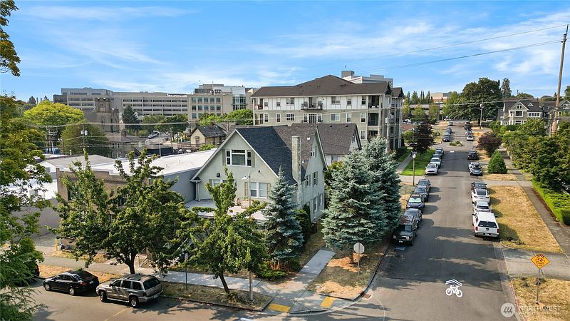 2nd image of 222 N I Street