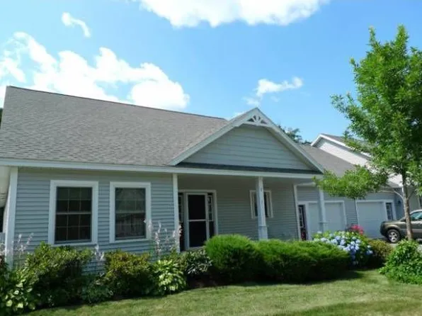 7 Mackworth Ln, Cumberland Foreside, ME 04110
