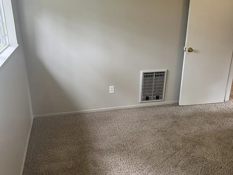 905 Oak St — Photo 9