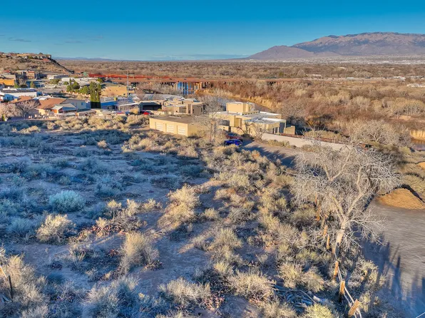 Riverview Tr2d Rd NW, Albuquerque, NM 87105