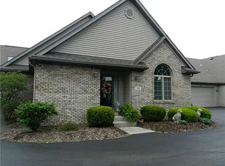 111 Saint Martin Dr, Perrysburg, OH 43551