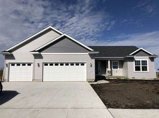 2621 Maple Grove Rd, Cedar Falls, IA 50613