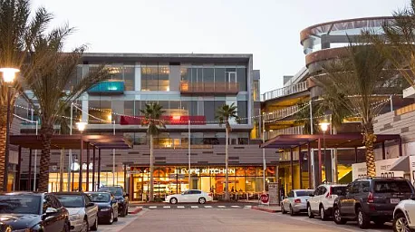 Benefits of living in the Playa Vista community: Shopping at Whole Foods, CVS. Entertainment at Cinemark and several excellent restaurants