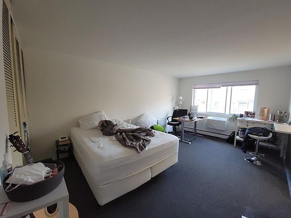 5th image of 526 W Aldine Ave #312