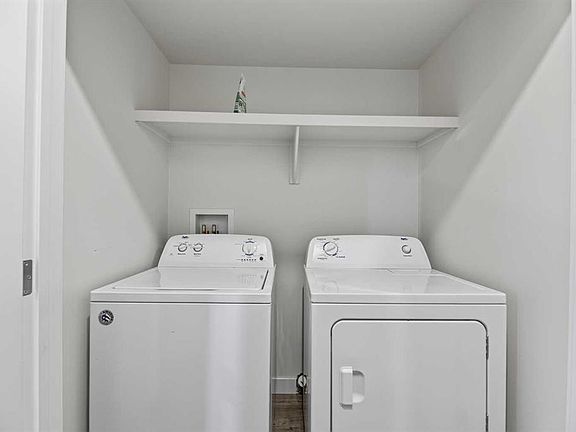 4th image of 3 Cherry Lane Pl S
