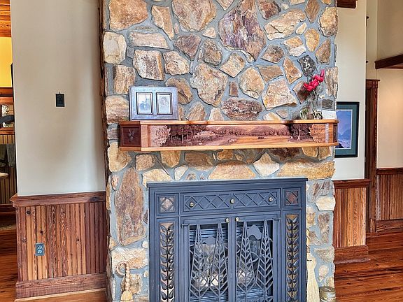 5th image of 1292 Leonard Road