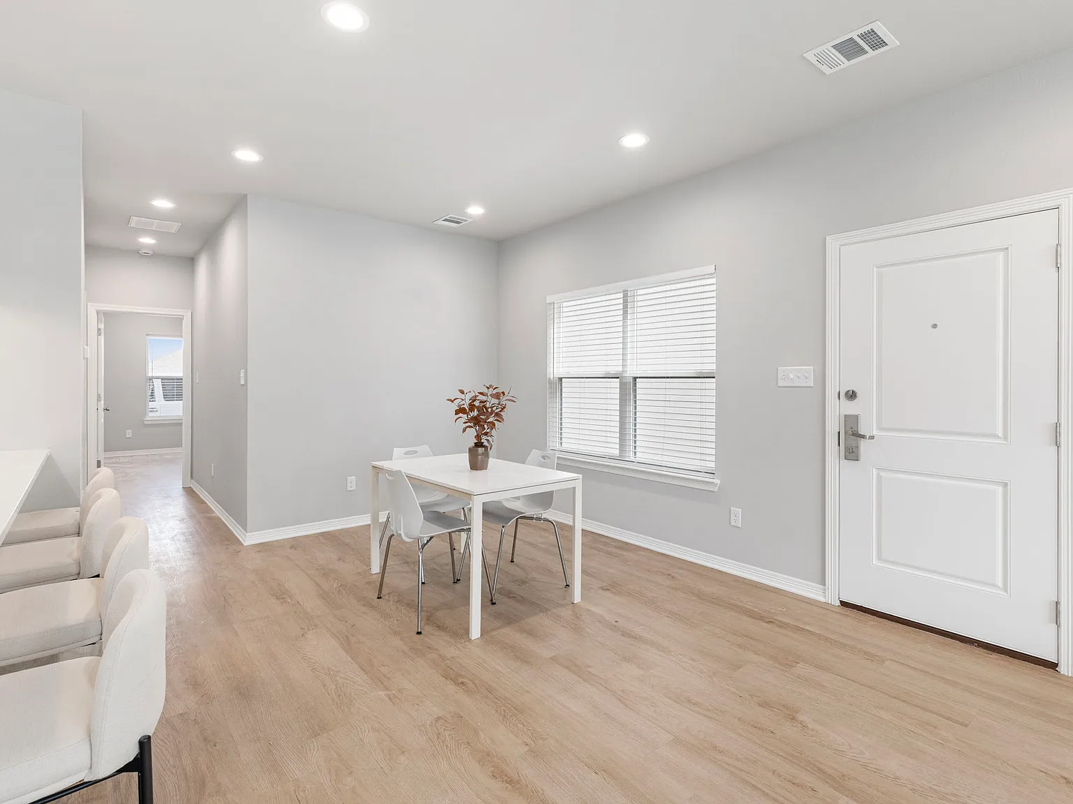 6 bed, 6.5 bath, 2394 sqft, $5,200 — Photo 4