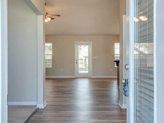 5th image of 2850 Dunsmuir Dr