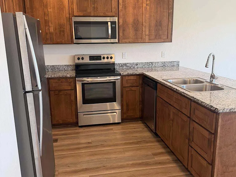 755 Nottingham Ter — Photo 4