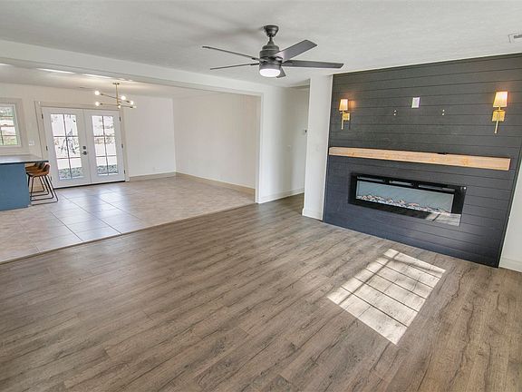 4th image of 711 Riverside Dr