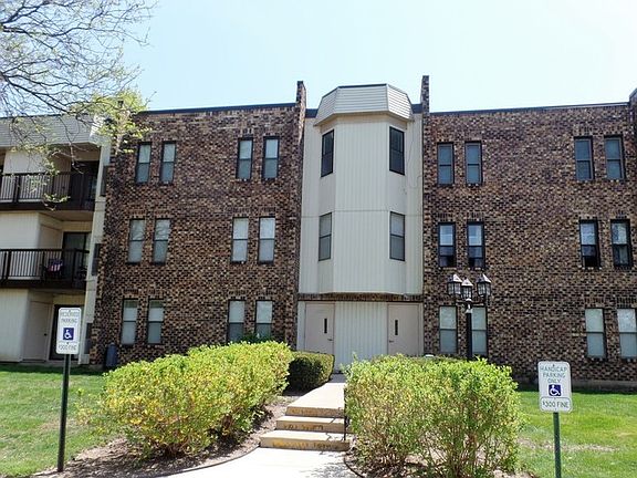 2nd image of 2037 Country Club Dr APT 2C