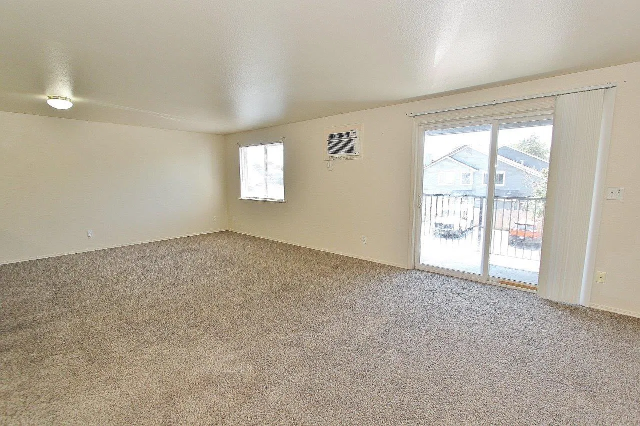 2 bed, 1000 sqft, $1,400 — Photo 2