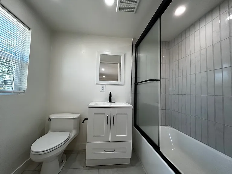 6651 Winnetka Ave — Photo 2