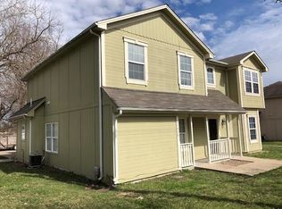 21525 S Peculiar Dr, Peculiar, MO 64078