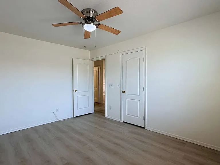 571 E Reflection Pl — Photo 16