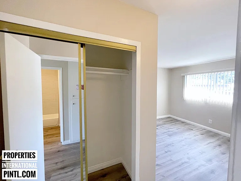 2851 Montrose Ave — Photo 28