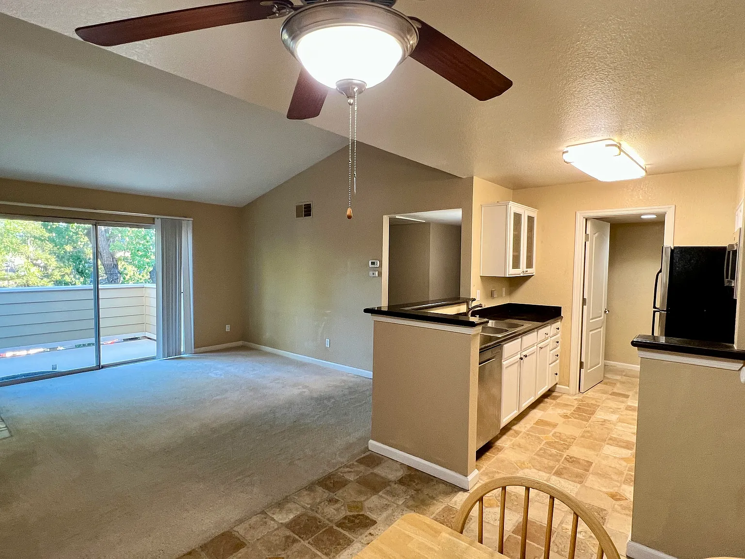 2 bed, 949 sqft, $2,900 — Photo 4