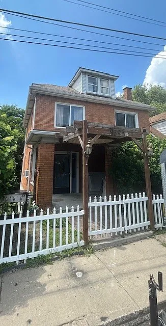 939 Walnut St photo 1