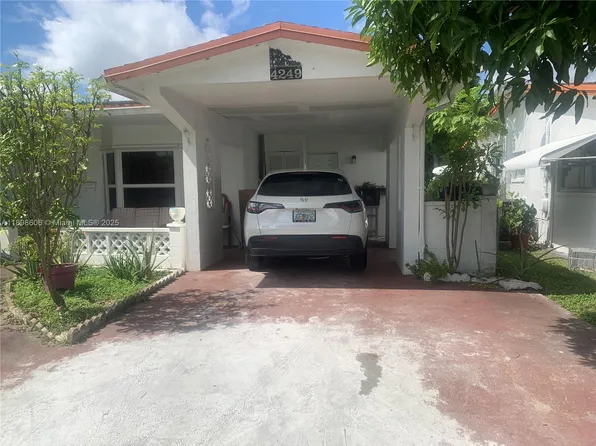 4249 NW 50th Ter, Lauderdale Lakes, FL 33319