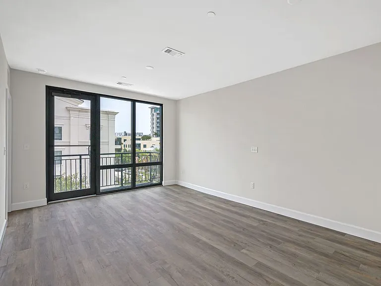 357 South — Photo 24