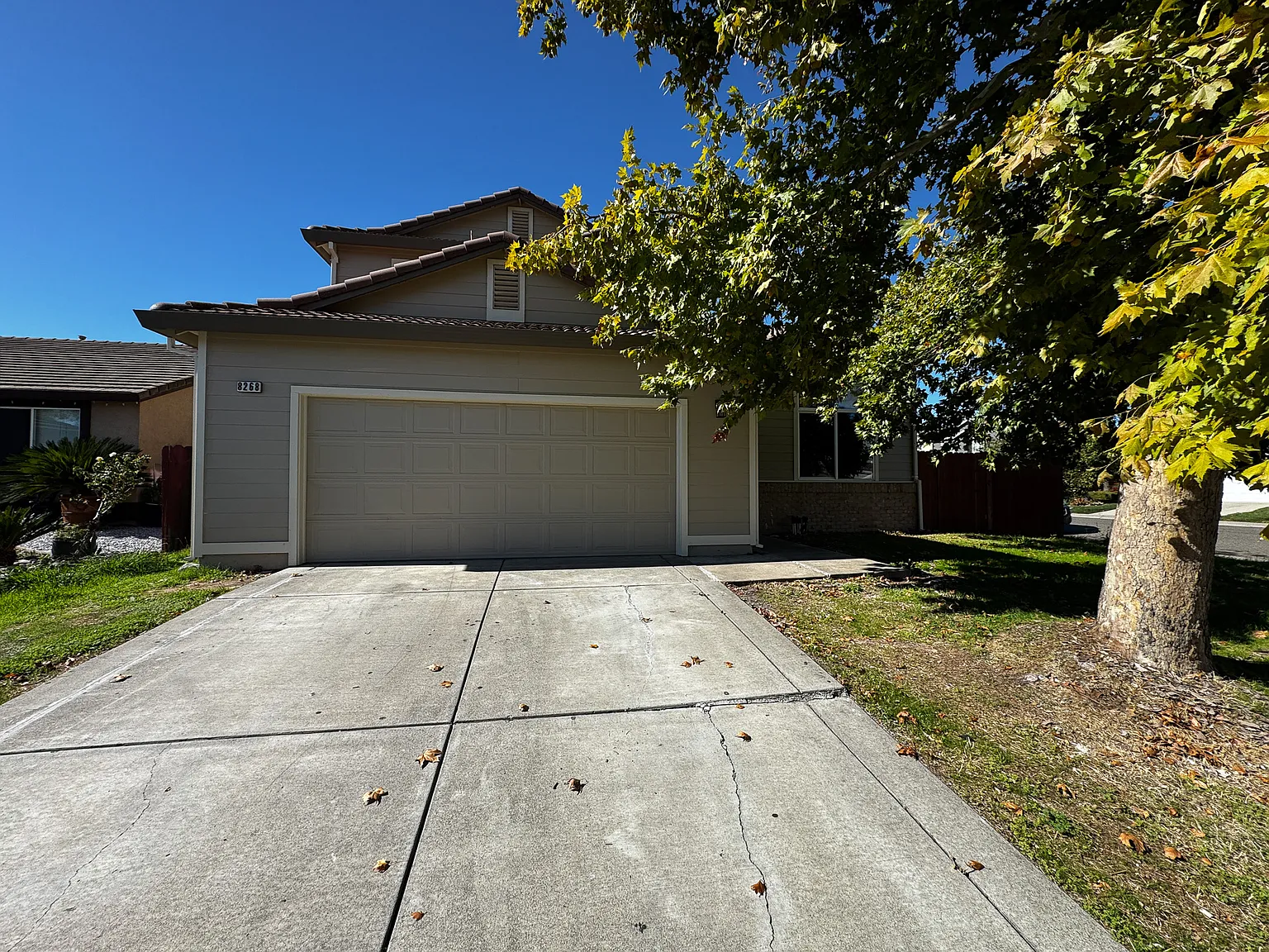 4 bed, 2129 sqft, $4,200 — Photo 2