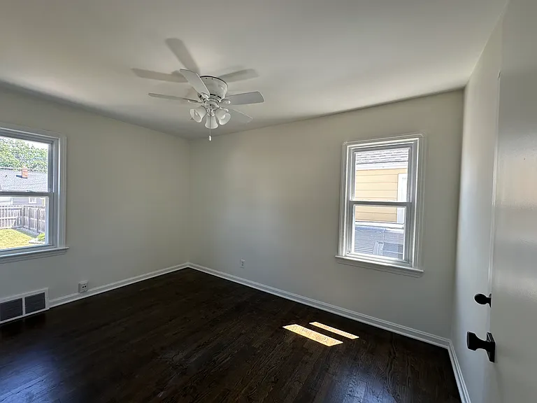 8006 Essen Ave — Photo 11