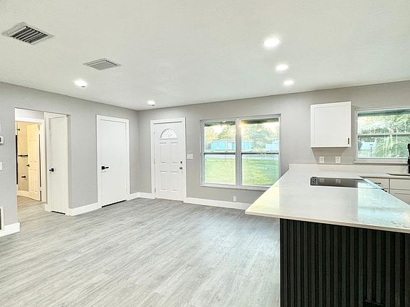 4th image of 1627 Providence Blvd
